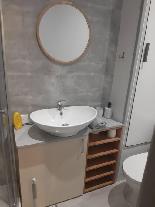 Apartament Komfortowy - W Pelni Wyposazony - Spaceapart Apartman Jelenia Góra Kültér fotó
